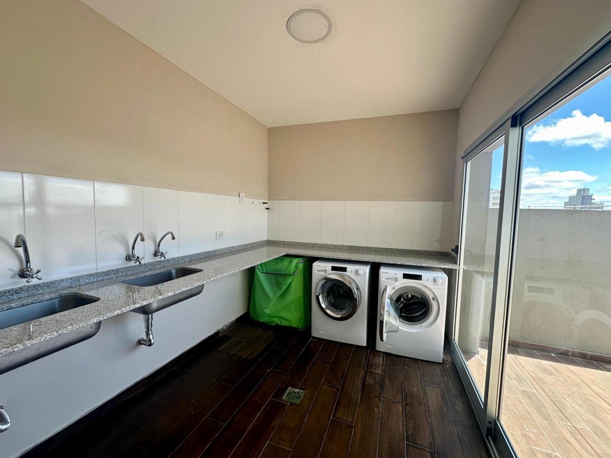 In Camba Cua, A Metros De La Costanera Y Del Centro De La Ciudad, Ubicacion Inmejorable, Cerca De La Playa, Dpto Moderno, Completamente Equipado, Con Balcon, Con Todo Lo Necesario Comoda Y Placentera